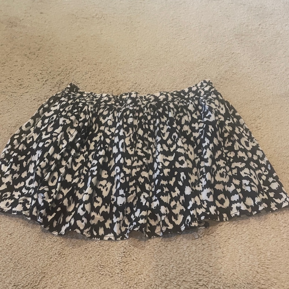 Forever 21 Black and White Mini Skirt